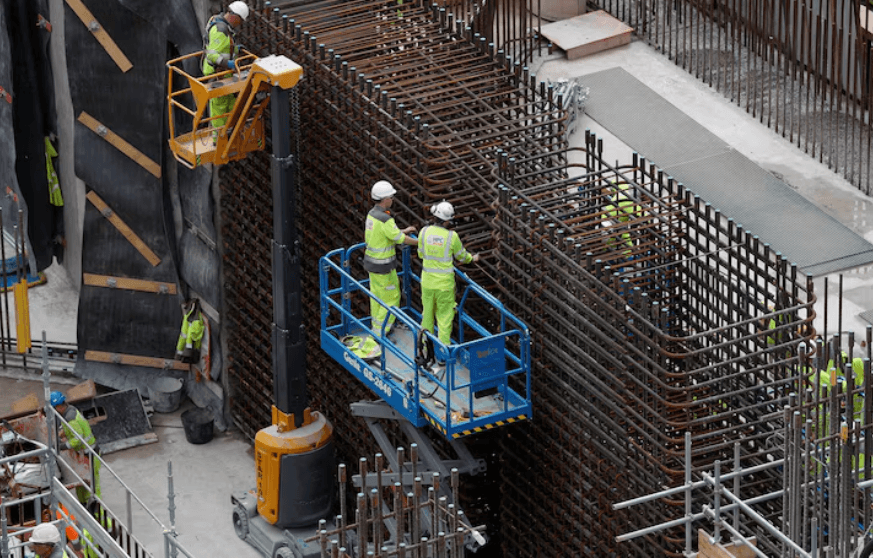 UK unveils clean energy workforce plan - ब्रिटेन ने स्वच्छ ऊर्जा कार्यबल (वर्कफोर्स) योजना की घोषणा की